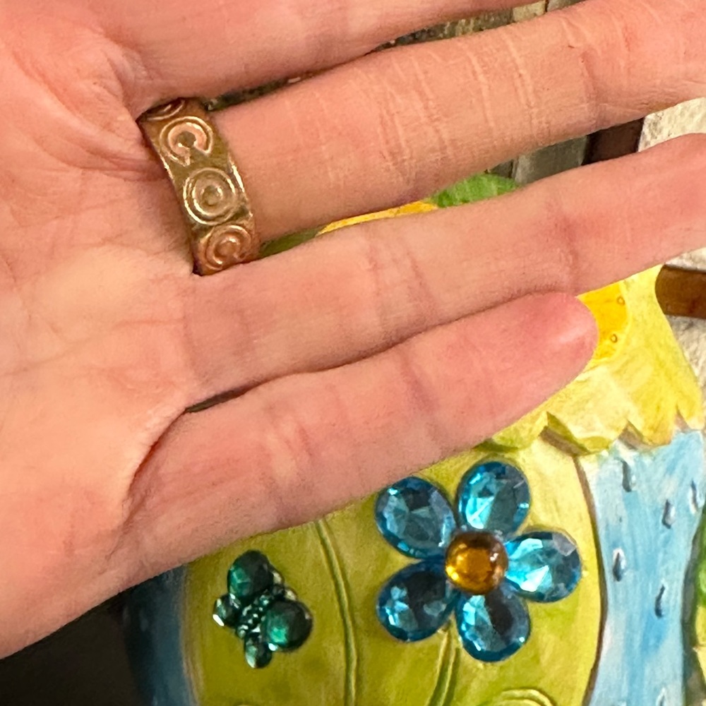 WOW POSHMARK - Authentic Chanel Golden Sparkle Supermodel CC Logo Ring - Picture 3 of 16